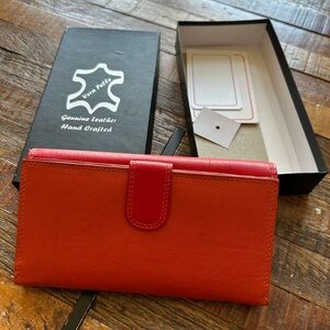 Vera Pelle Italian Leather Wallet and Coin Purse. New with box.